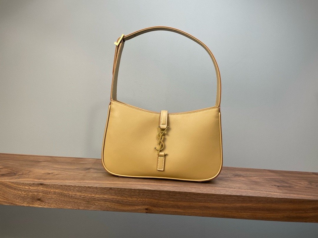 【𝑳𝑬 𝟓 𝑨 𝟕】𝙍𝙤𝙨𝙚 same style smooth plain leather 𝙃𝙊𝘽𝙊 handbag Plain leather Tabby Gold/Apricot 𝟔𝟓𝟕𝟐𝟐𝟖