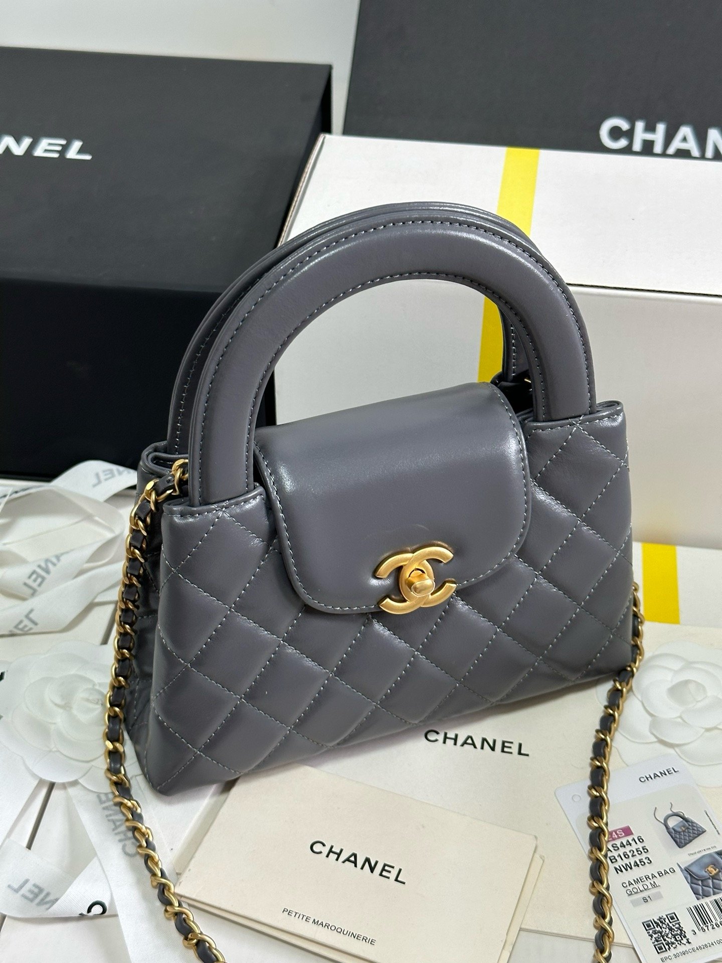 𝗖𝗵𝗮𝗻𝗲𝟭 𝟮𝟯𝗞 series 🖤 𝗞𝗲𝗹𝗹𝘆 portable chain bag large AS4416W880