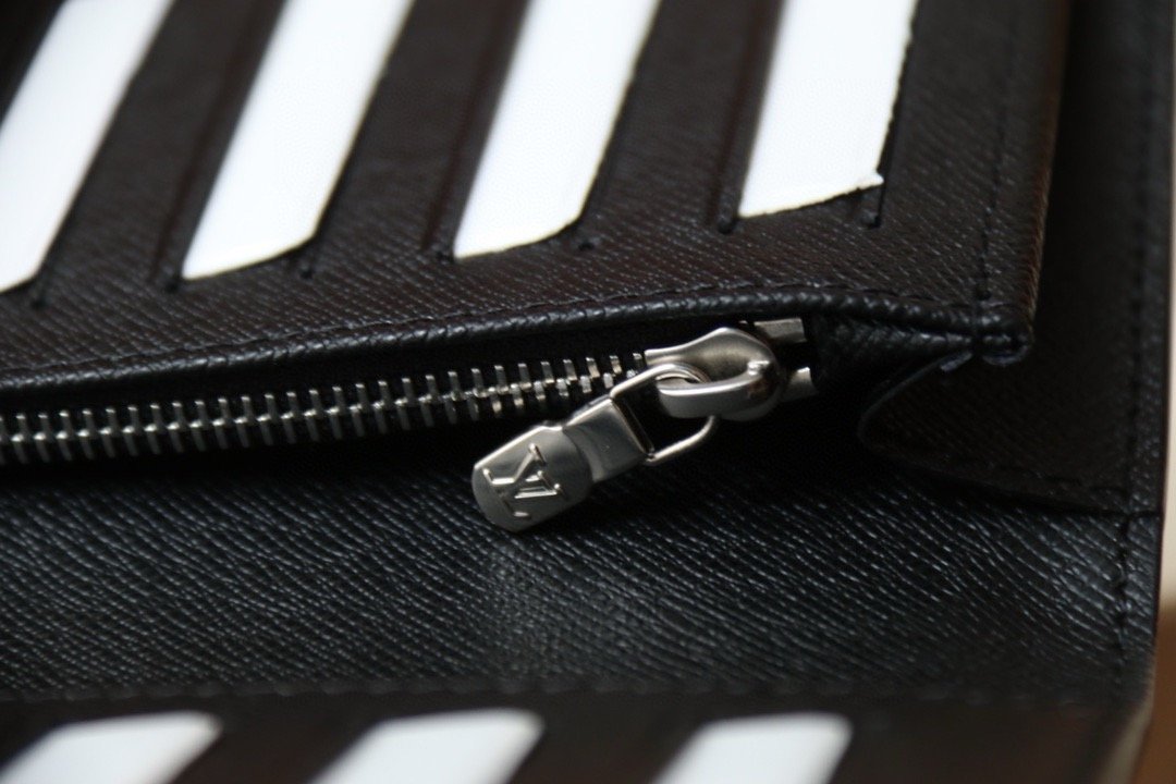 LV brazza wallet