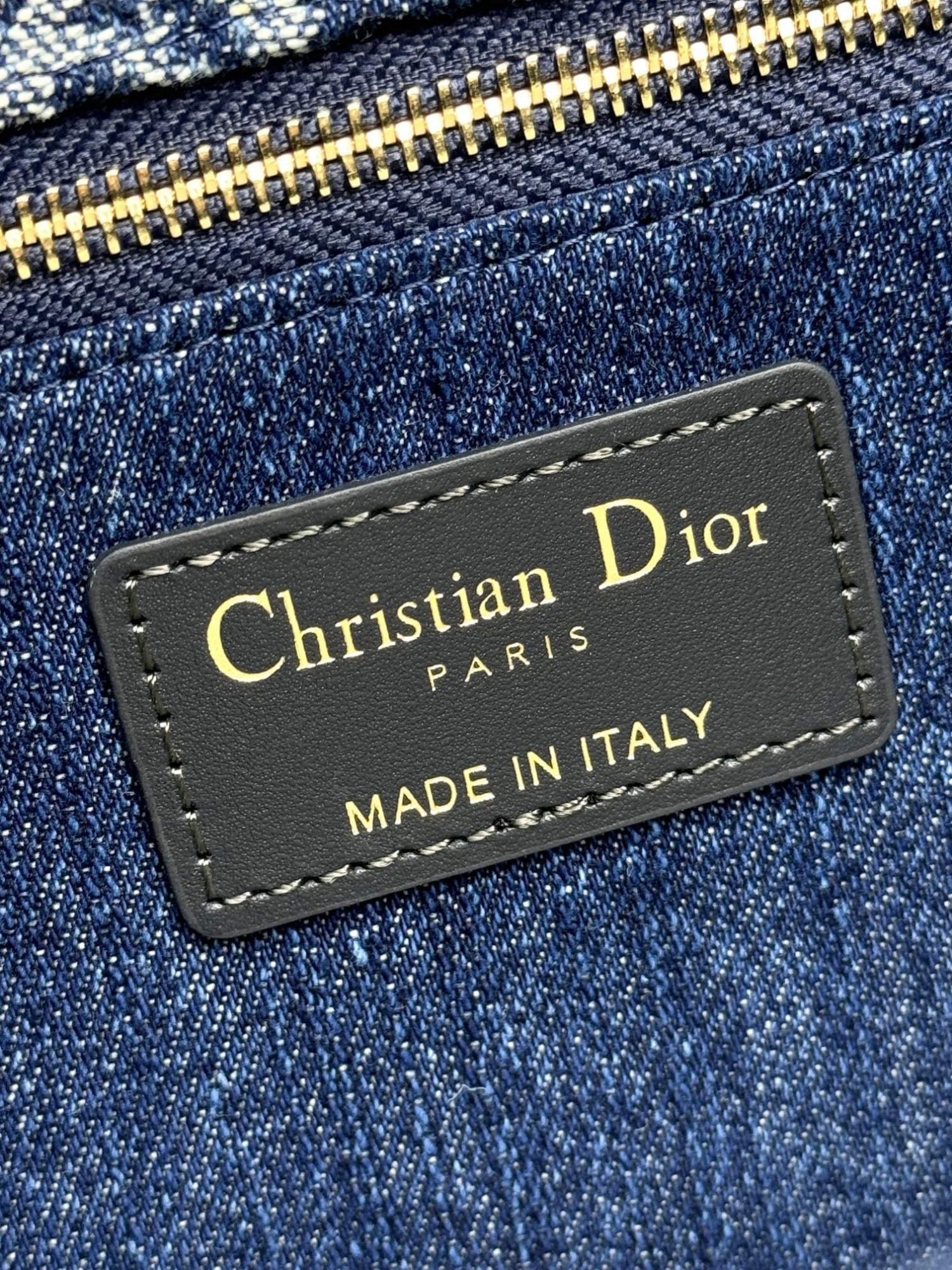 𝐃𝐢𝐨𝐫 𝟑𝟎 𝐌𝐨𝐧𝐭𝐚𝐢𝐠𝐧𝐞 chain denim D blue cloth D5002