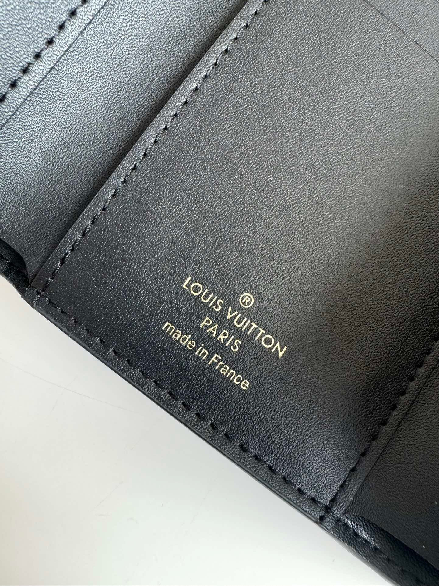 LV portefeuille capsine compact black wallet wallet card holder