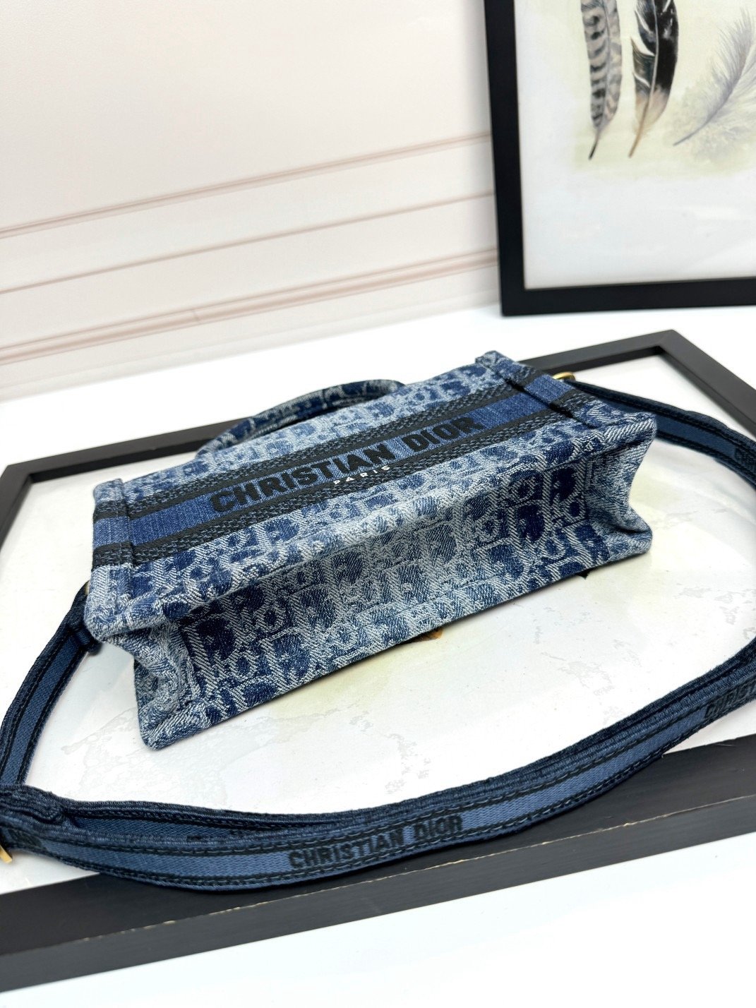 𝐃𝐢𝐨𝐫 𝐁𝐨𝐨𝐤 𝐓𝐨𝐭𝐞 Shoulder strap mini denim D D6687