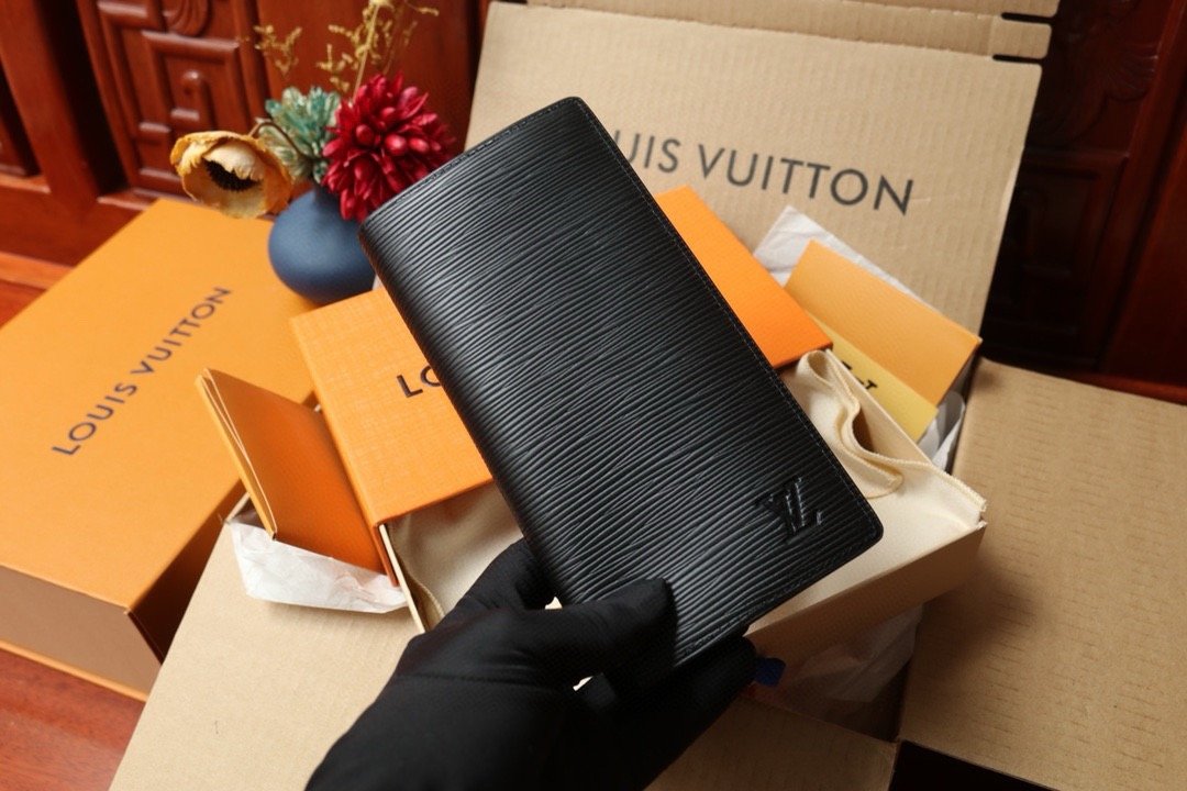 LV brazza wallet water ripple