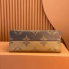 Louis Vuitton onthego handbag in monogram giant canvas m44576