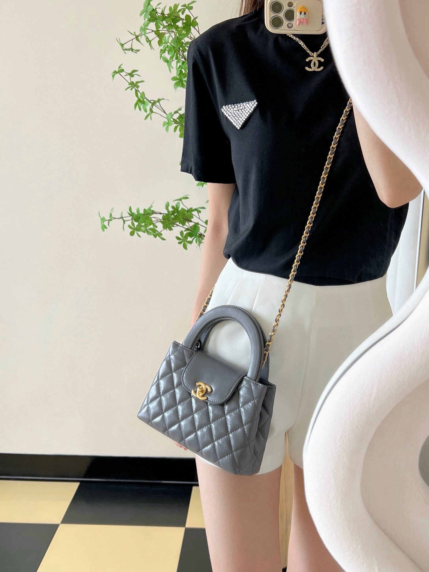 𝗖𝗵𝗮𝗻𝗲𝟭 𝟮𝟯𝗞 series 🖤 𝗞𝗲𝗹𝗹𝘆 portable chain bag large AS4416W880