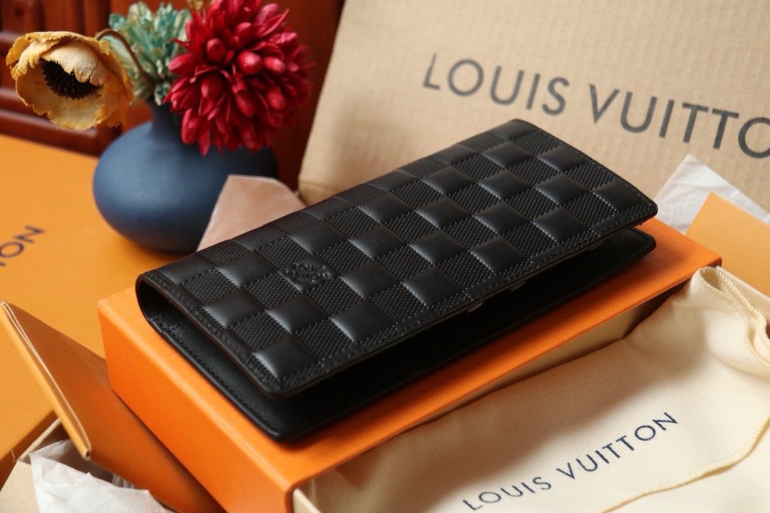 LV brazza wallet card holder embossed style