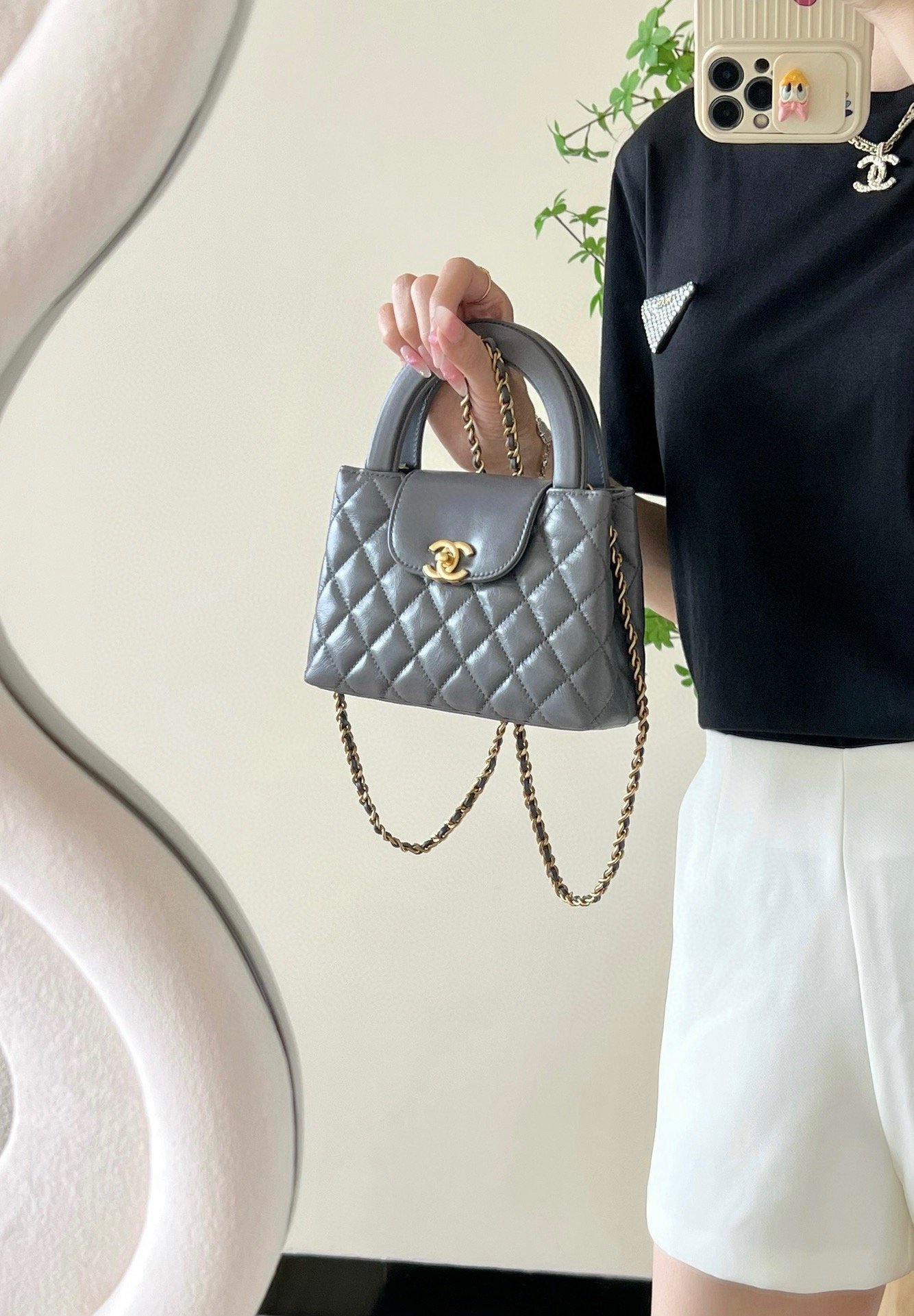 𝗖𝗵𝗮𝗻𝗲𝟭 𝟮𝟯𝗞 series 🖤 𝗞𝗲𝗹𝗹𝘆 portable chain bag large AS4416W880
