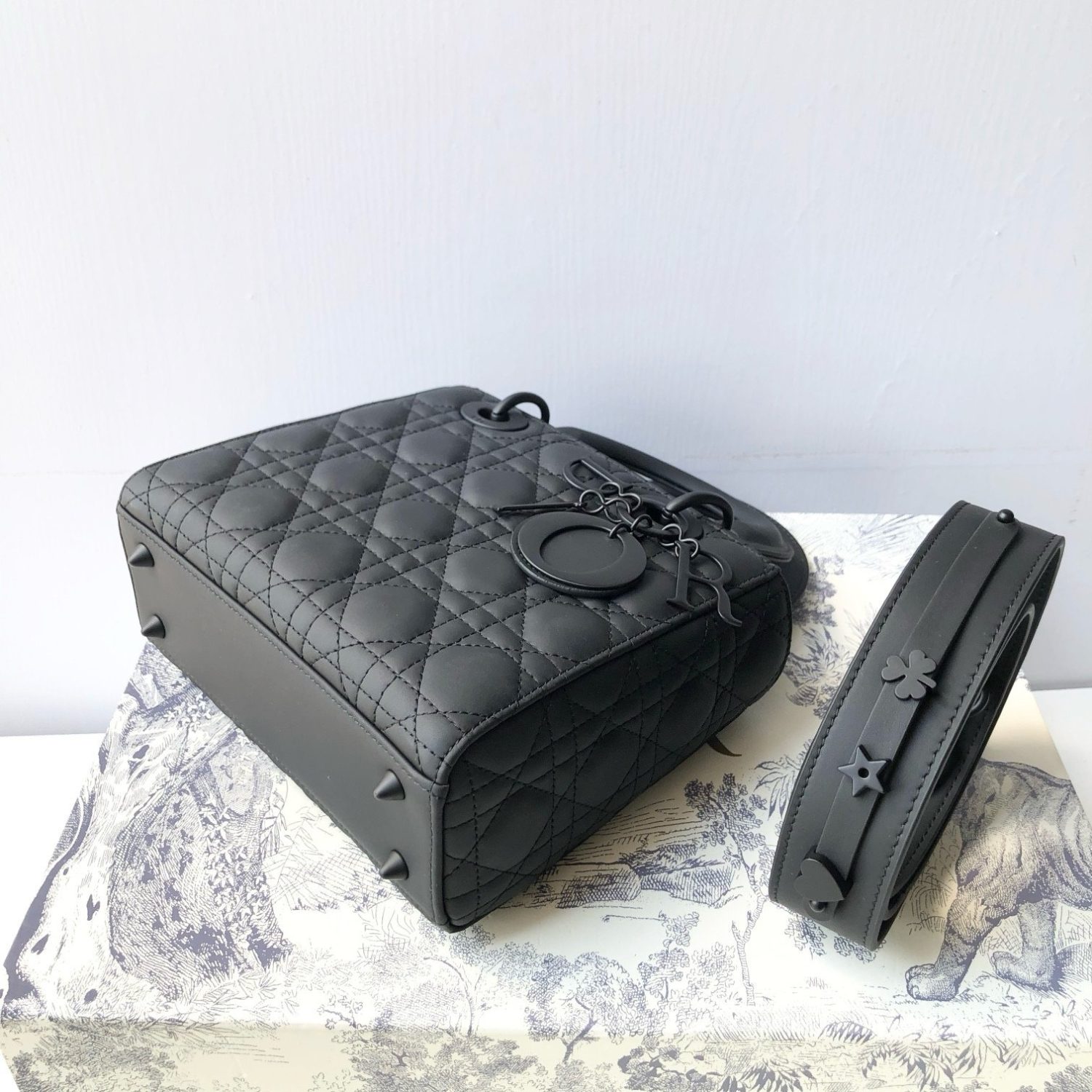 Lady Dior My four-panel matte ox leather can be carried. shoulder and back or crossbody. size: 20 *16.5 * 8