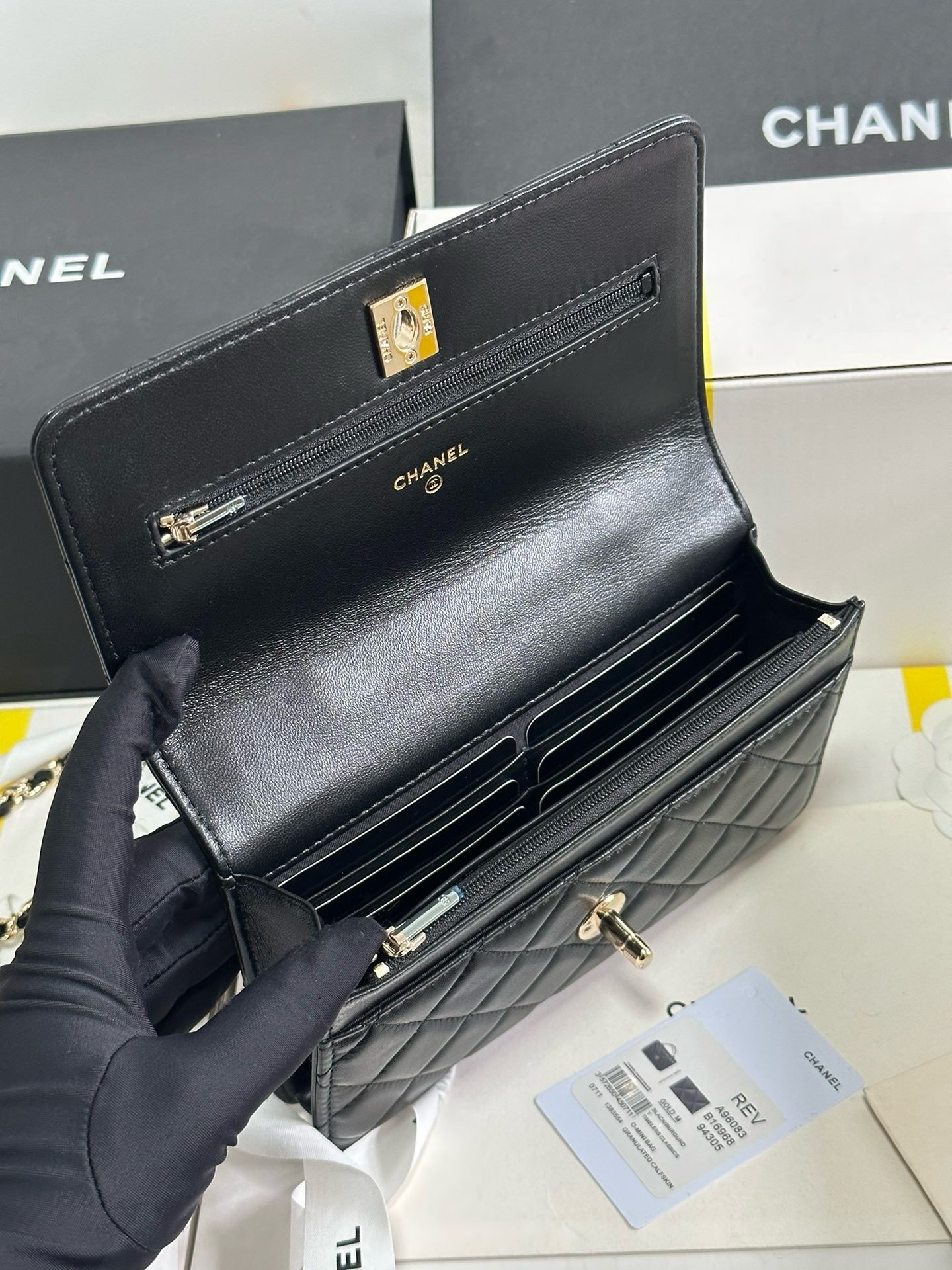 Chanel 24A Workshop hand withdrawal woc 96083W700