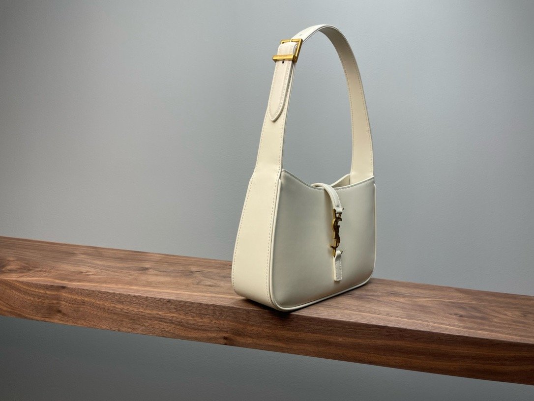 【𝑳𝑬 𝟓 𝑨 𝟕】𝙍𝙤𝙨𝙚 same style smooth plain leather 𝙃𝙊𝘽𝙊 handbag Plain leather Tabby Gold/Cream White 𝟔𝟓𝟕𝟐𝟐𝟖