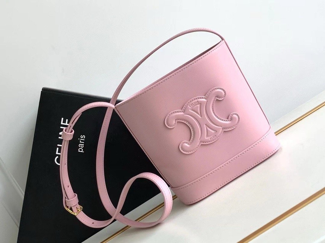 CEL1N_E CUIR TRIOMPHE MINI BUCKET BAG IN SMOOTH CALFSKIN PINK 19.5 X 16 X 7 cm