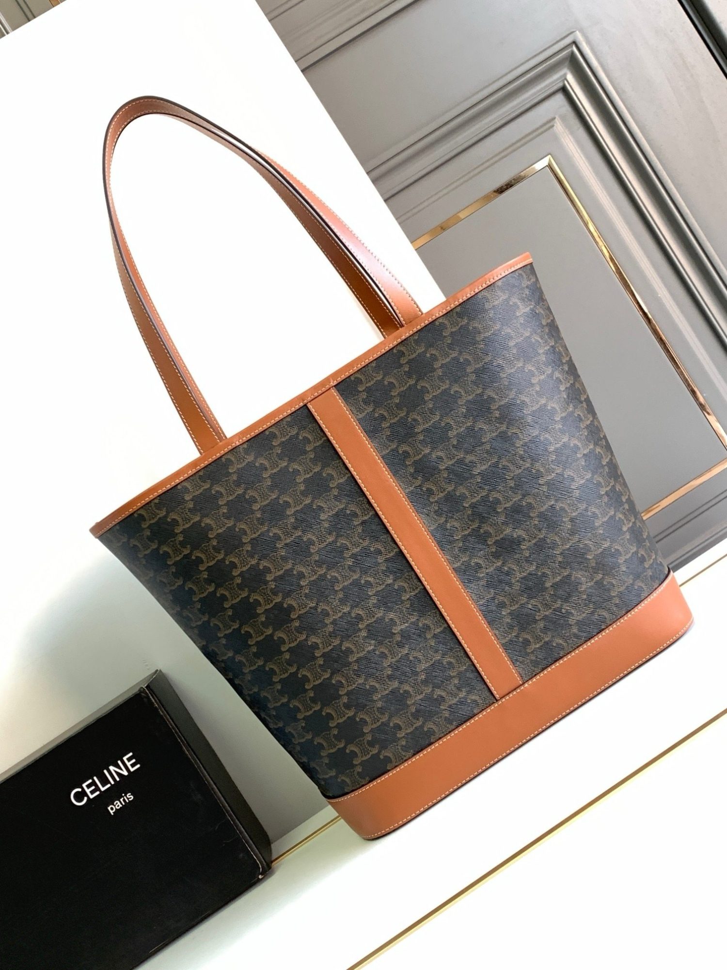 CELIN_E CABAS Medium Bag in Calfskin with Logo Print 31.5 x 31.5 x 16 cm