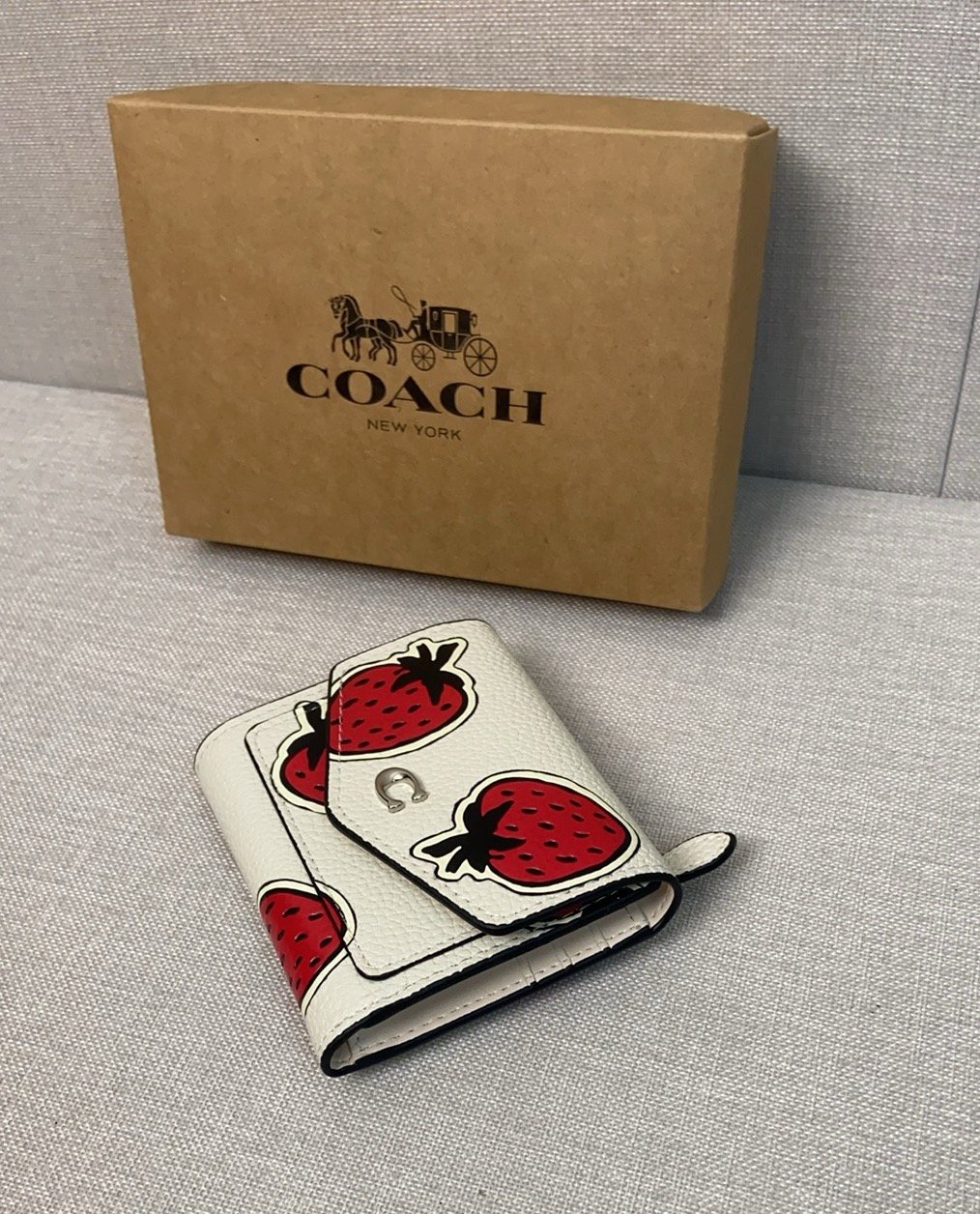 Strawberry pattern wallet