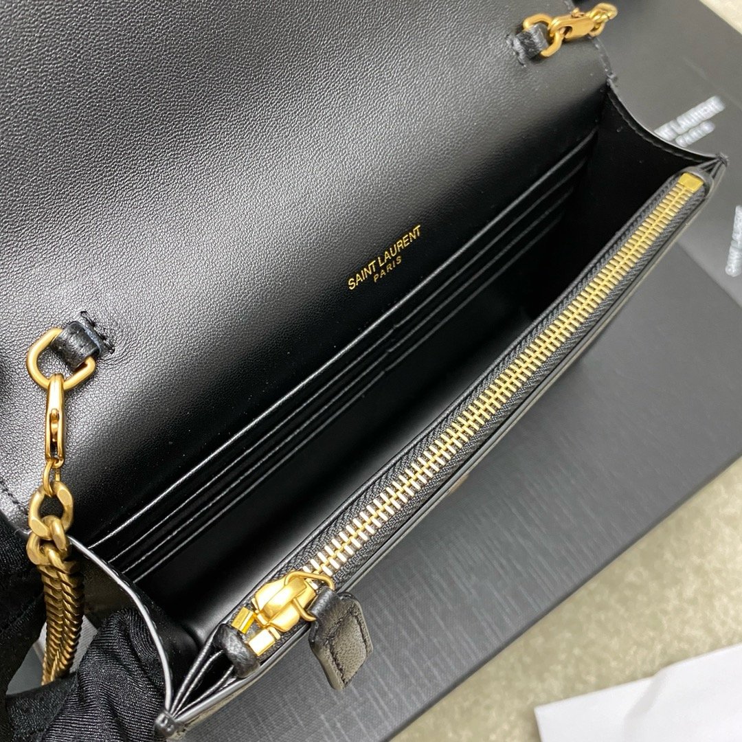LE CASSANDRE Smooth leather envelope and chain wallet Black lambskin/gold 743050
