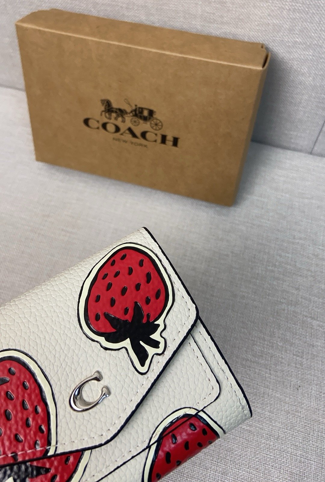 Strawberry pattern wallet