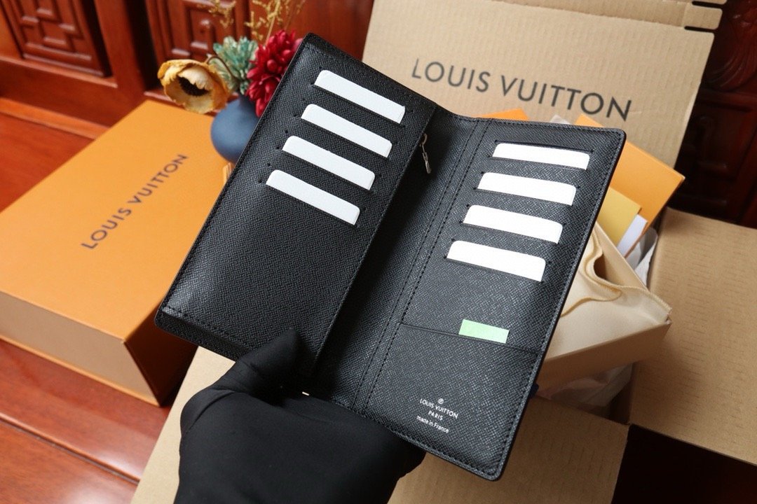 LV brazza wallet