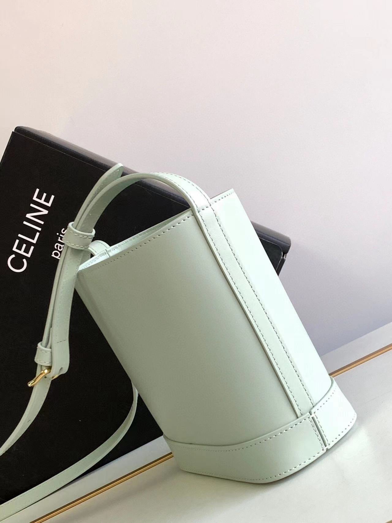 CEL1N_E CUIR TRIOMPHE Mini Smooth Cowhide Bucket Bag Light Green 19.5 X 16 X 7 cm