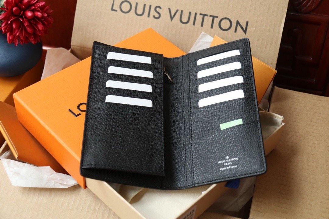 LV brazza wallet