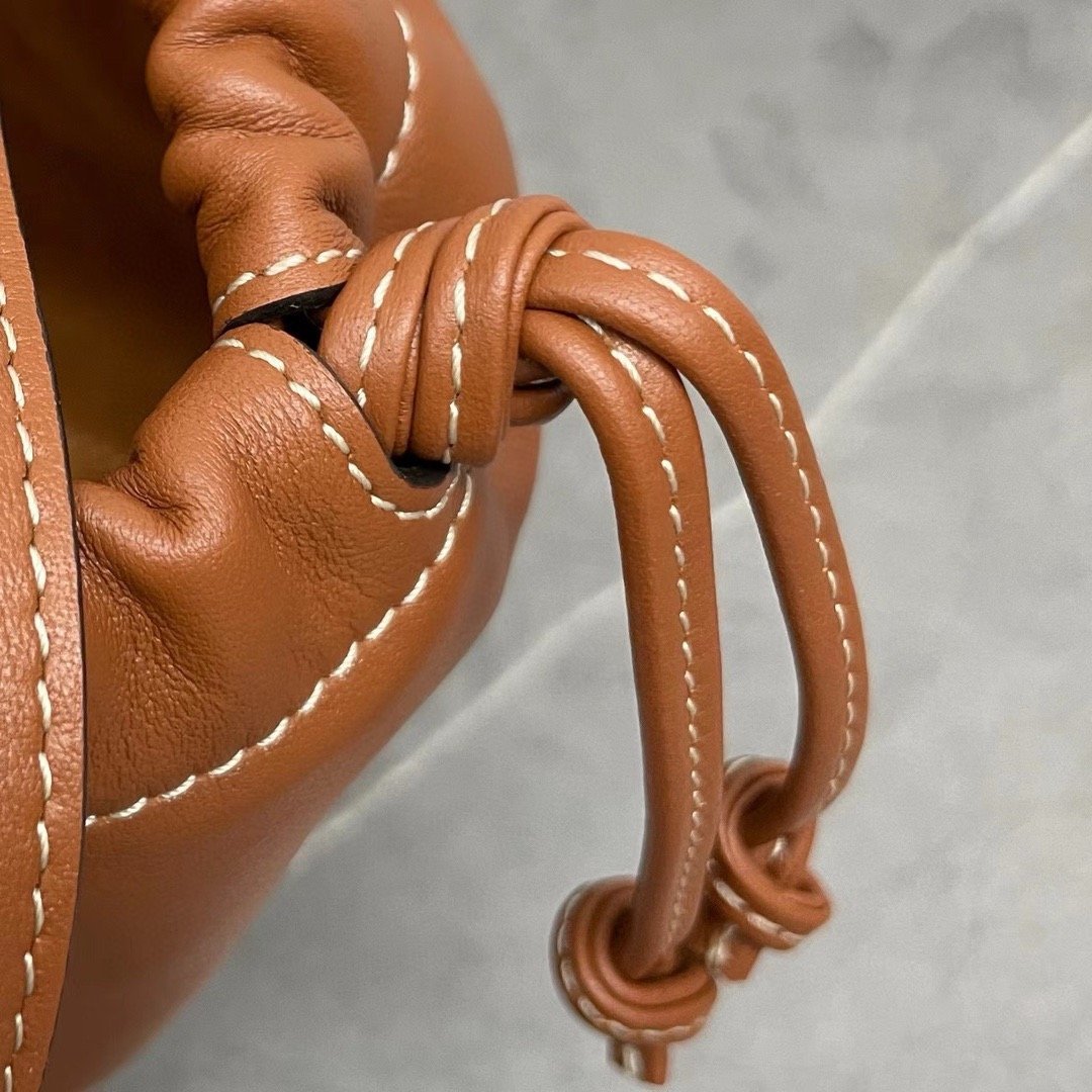 CABAS TRIOMPHE Cuir Small Shopper Drawstring Bag in Smooth Calfskin