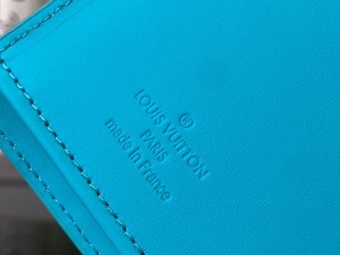 LV [brazza suit clip wallet] light blue (embossed)