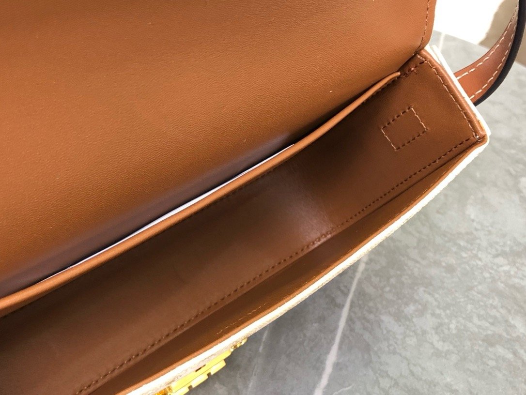 𝗖𝗘𝗟𝗜𝗡𝗘 | Arc de Triomphe underarm White 𝟮𝟬*𝟭𝟬*𝟰𝒄𝒎bag