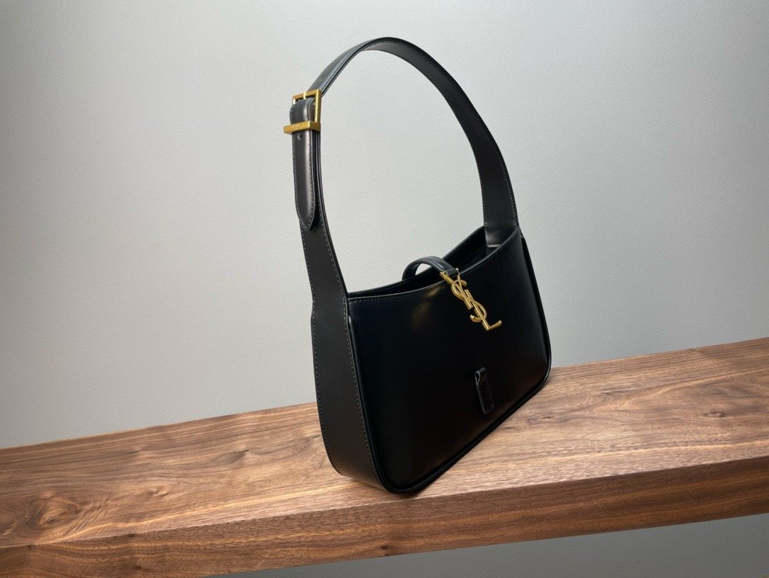 【𝑳𝑬 𝟓 𝑨 𝟕】𝙍𝙤𝙨𝙚 same style smooth plain leather 𝙃𝙊𝘽𝙊 handbag Plain leather gold/black 𝟔𝟓𝟕𝟐𝟐𝟖