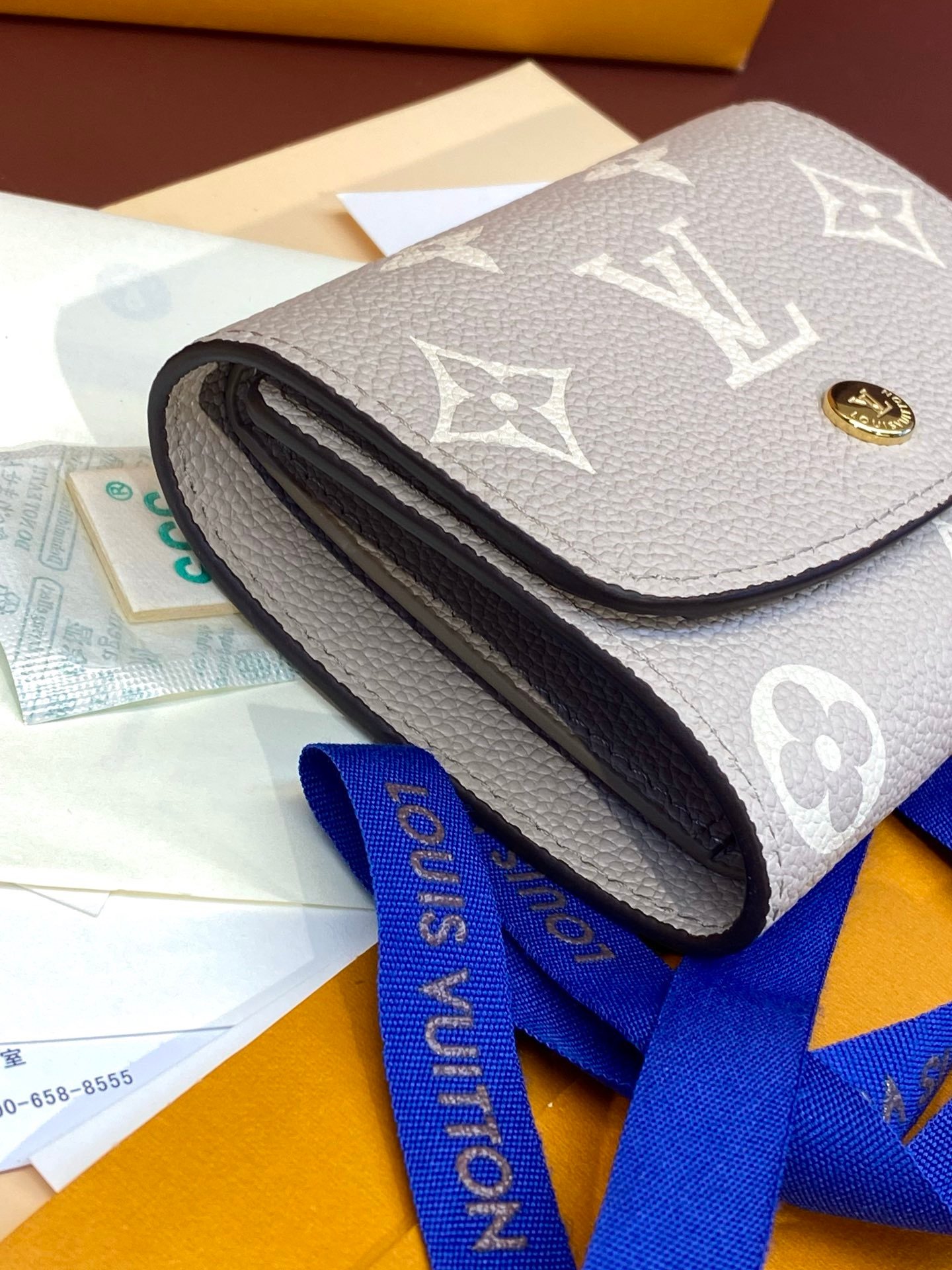 LV Grey! Short! Wallet Wallet made of soft monogramempreinte leather