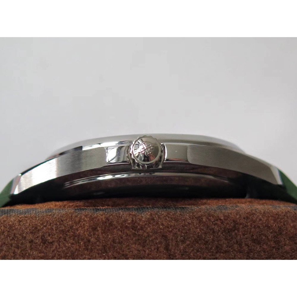 Patek Philippe Explorer Series Size: 42mm*8.6mm