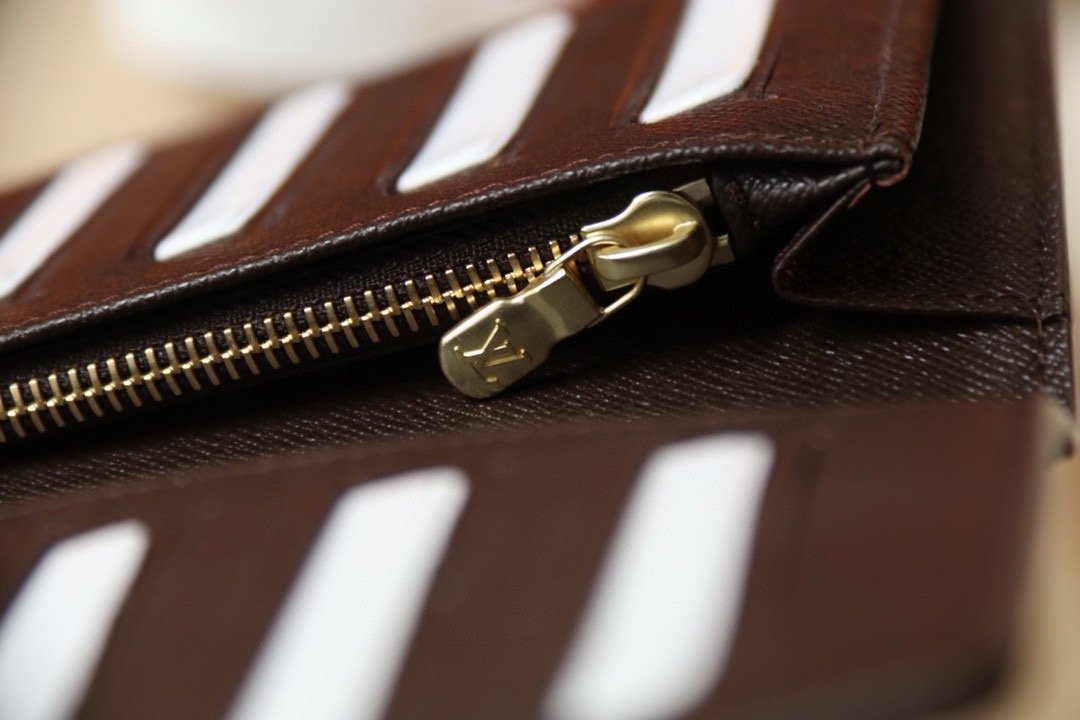 LV brazza wallet card holder