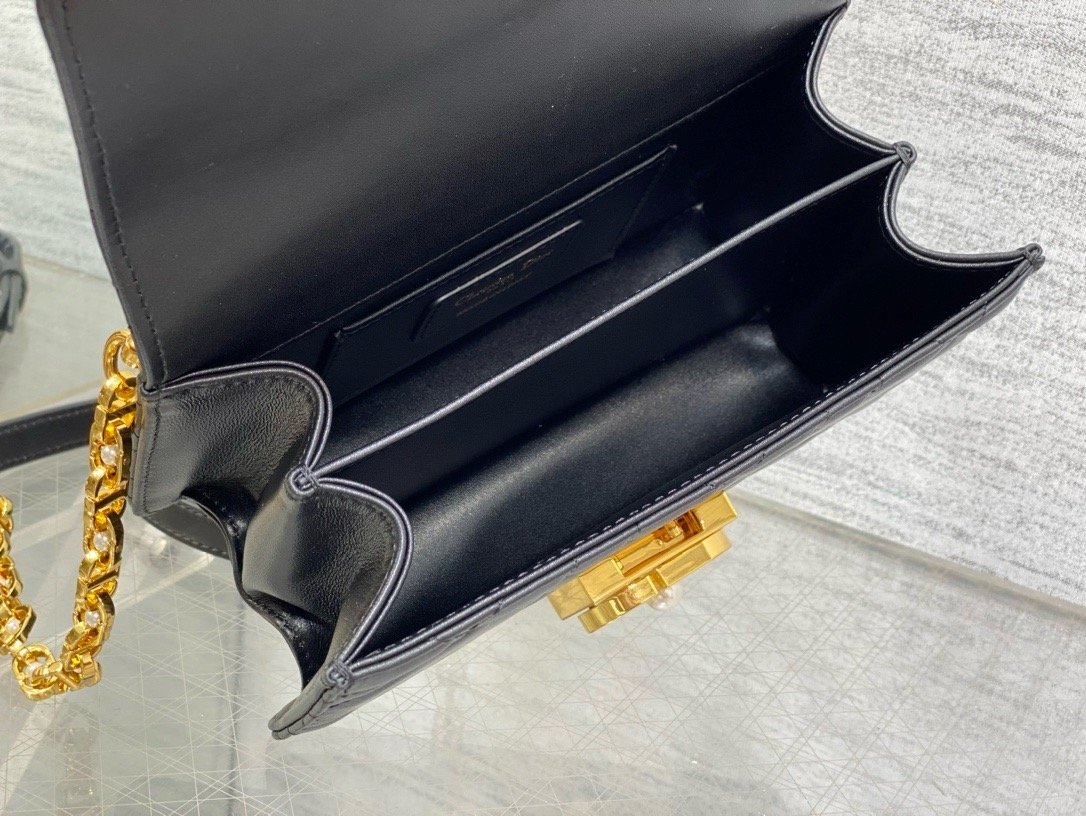 𝐃𝟏𝐎𝐑 𝐀𝐧𝐠𝐞 Metal handle Ange autumn and winter series