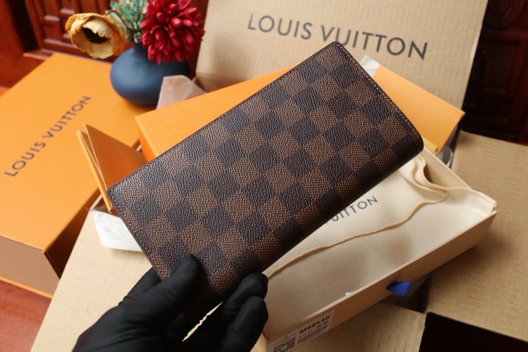LV brazza wallet card holder