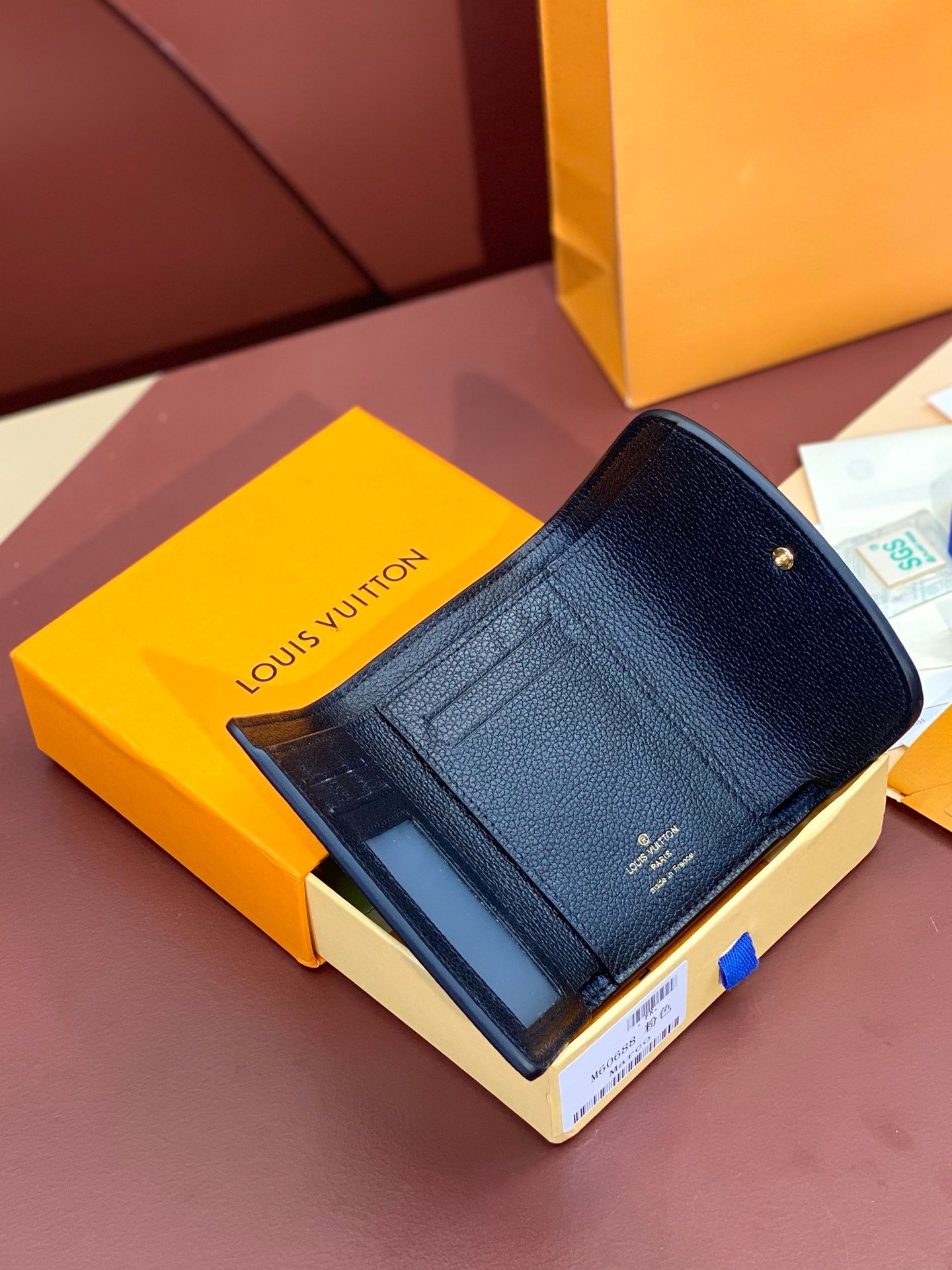 LV Black! Short! Wallet Wallet made of soft monogramempreinte leather