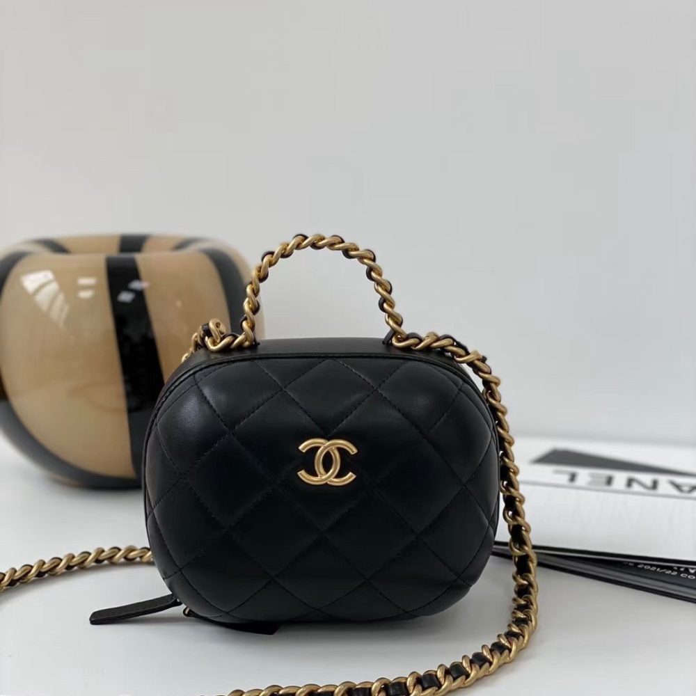 Chanel 22P small round box makeup bag sweetly feel makeup bag AS3066W980