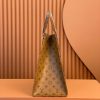 Louis Vuitton onthego handbag in monogram giant canvas m44576