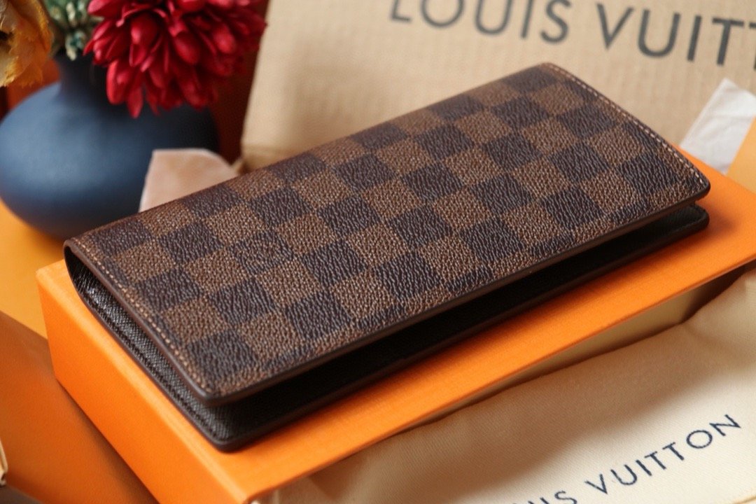 LV brazza wallet card holder