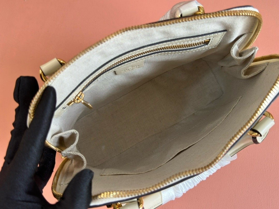 GG1955 small handbag with horse hold deduction type 621220W600