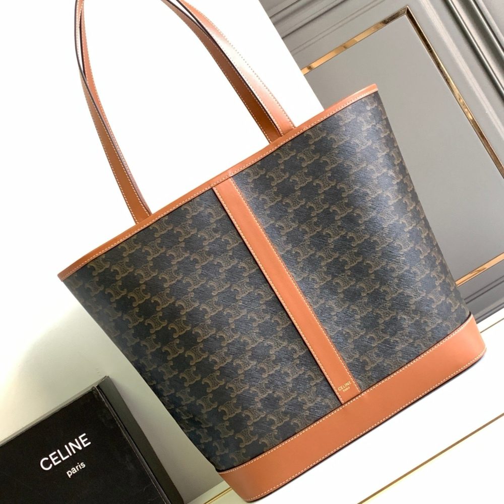 CELIN_E CABAS Medium Bag in Calfskin with Logo Print 31.5 x 31.5 x 16 cm