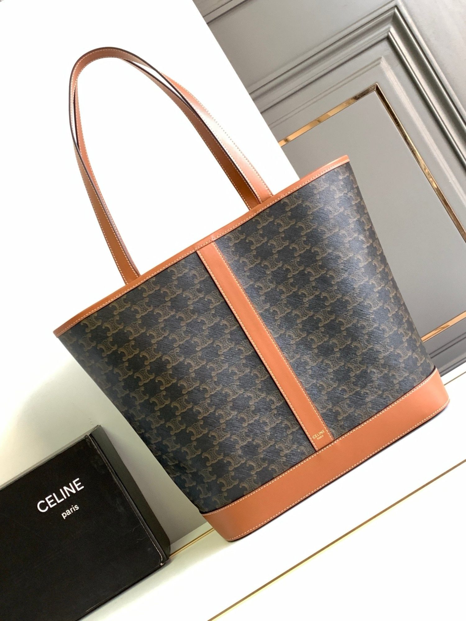 CELIN_E CABAS Medium Bag in Calfskin with Logo Print 31.5 x 31.5 x 16 cm