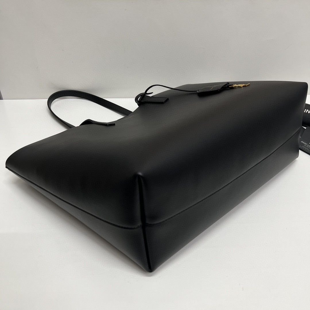 SHOPPING SAINT LAURENT Leather Handbag
