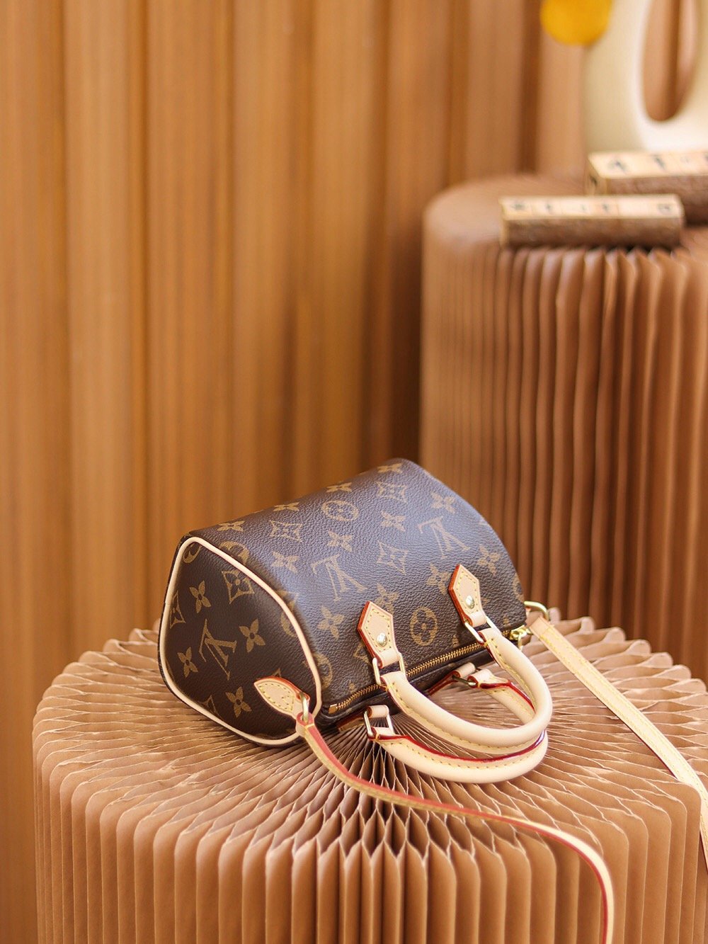 Louis Vuitton NANO SPEEDY枕头包系列 m61252