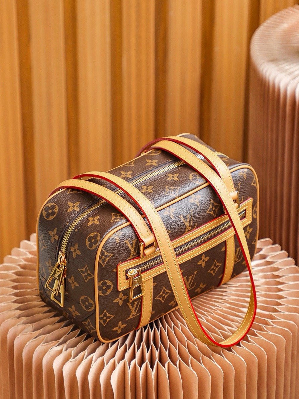 Louis Vuitton CITE New and Used Series #m46321# 26*16*11cm