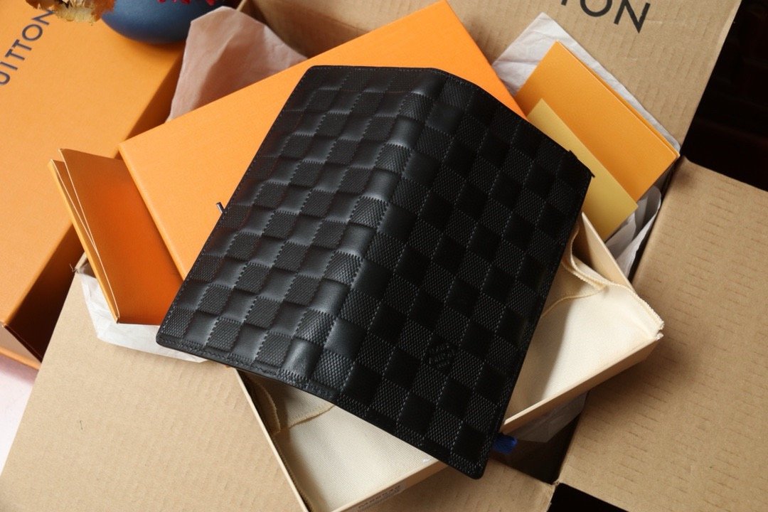 LV brazza wallet card holder embossed style