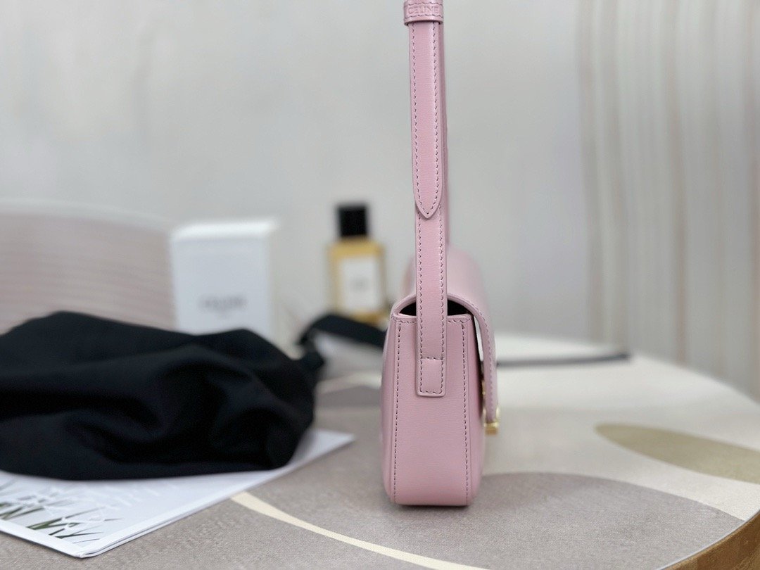 𝗖𝗘𝗟𝗜𝗡𝗘 | Arc de Triomphe Underarm Bag Pink 𝟮𝟬*𝟭𝟬*𝟰𝒄𝒎