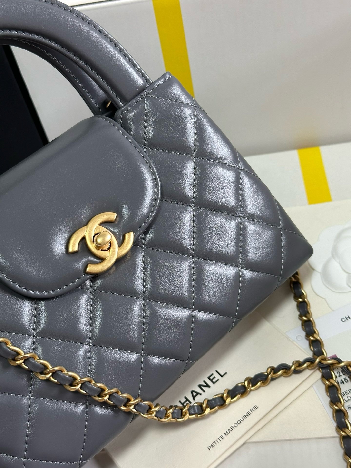 𝗖𝗵𝗮𝗻𝗲𝟭 𝟮𝟯𝗞 series 🖤 𝗞𝗲𝗹𝗹𝘆 portable chain bag large AS4416W880
