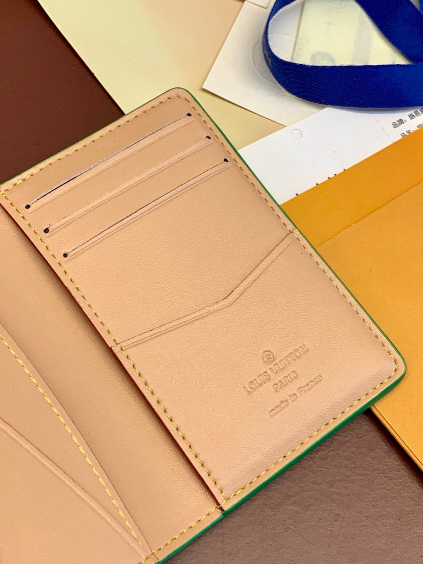 l.vuitton marque deposee bright colors 7.5×1×1 cm