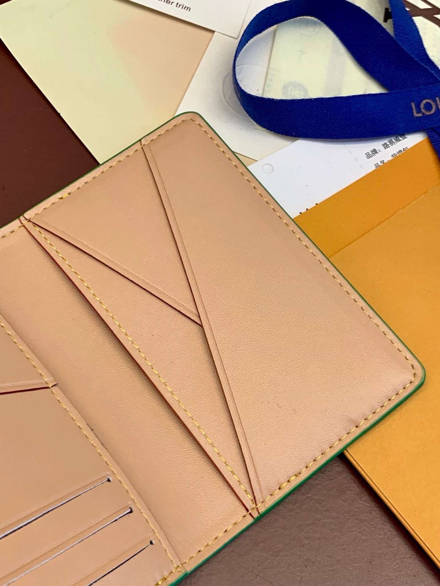 l.vuitton marque deposee bright colors 7.5×1×1 cm