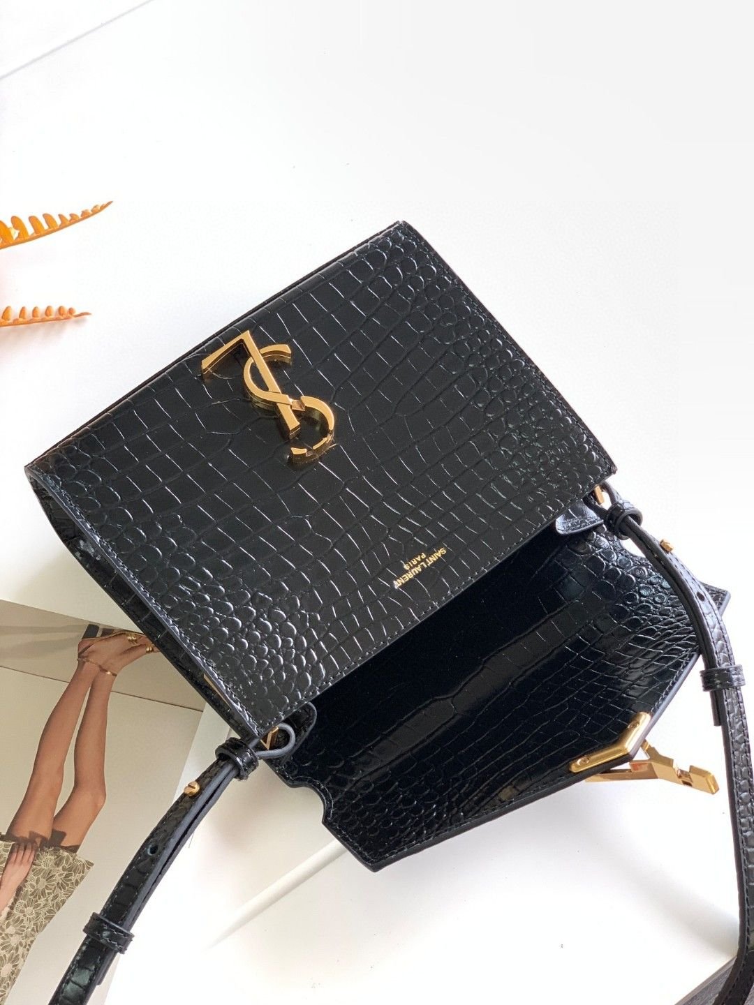 Cassandera Leather Handbag