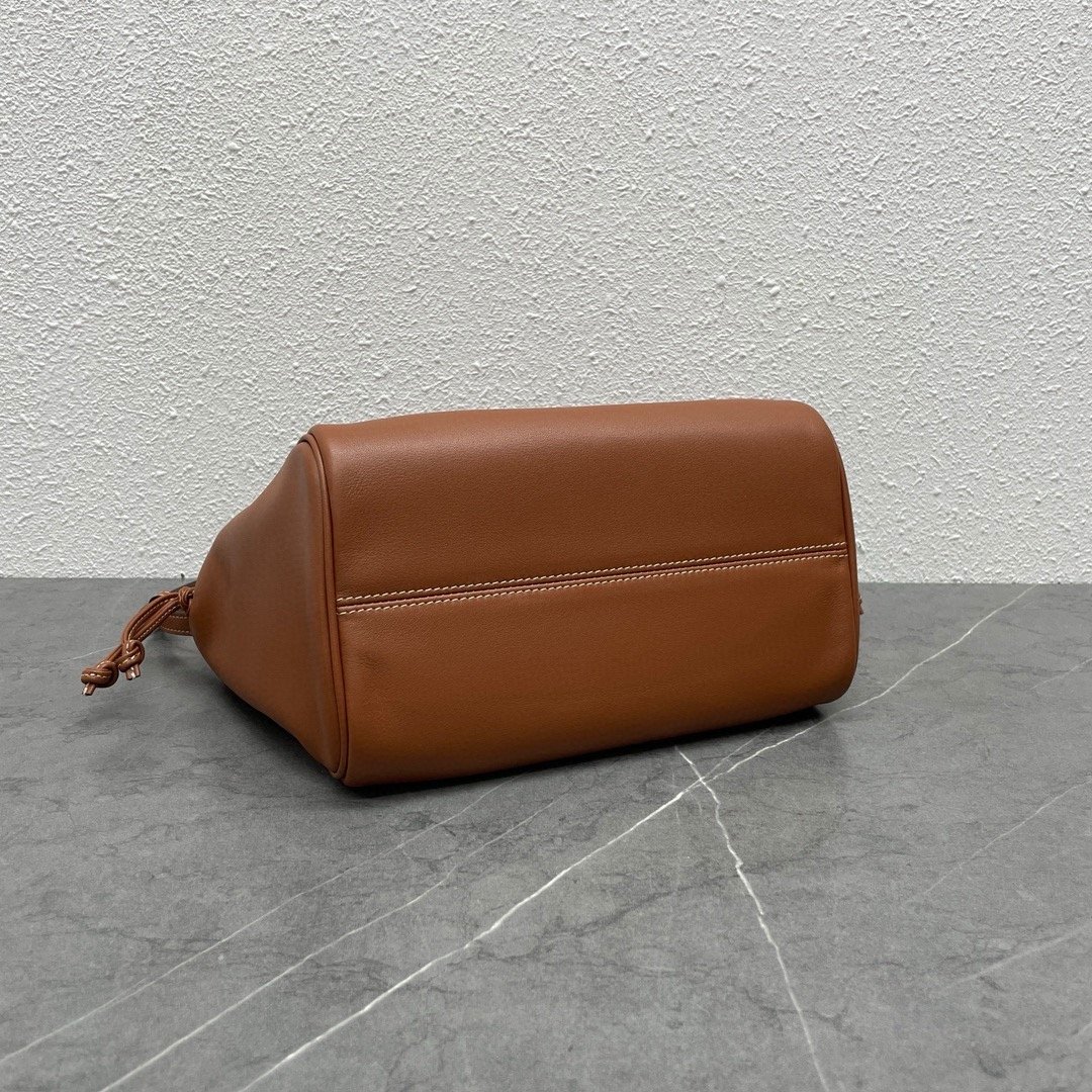 CABAS TRIOMPHE Cuir Small Shopper Drawstring Bag in Smooth Calfskin