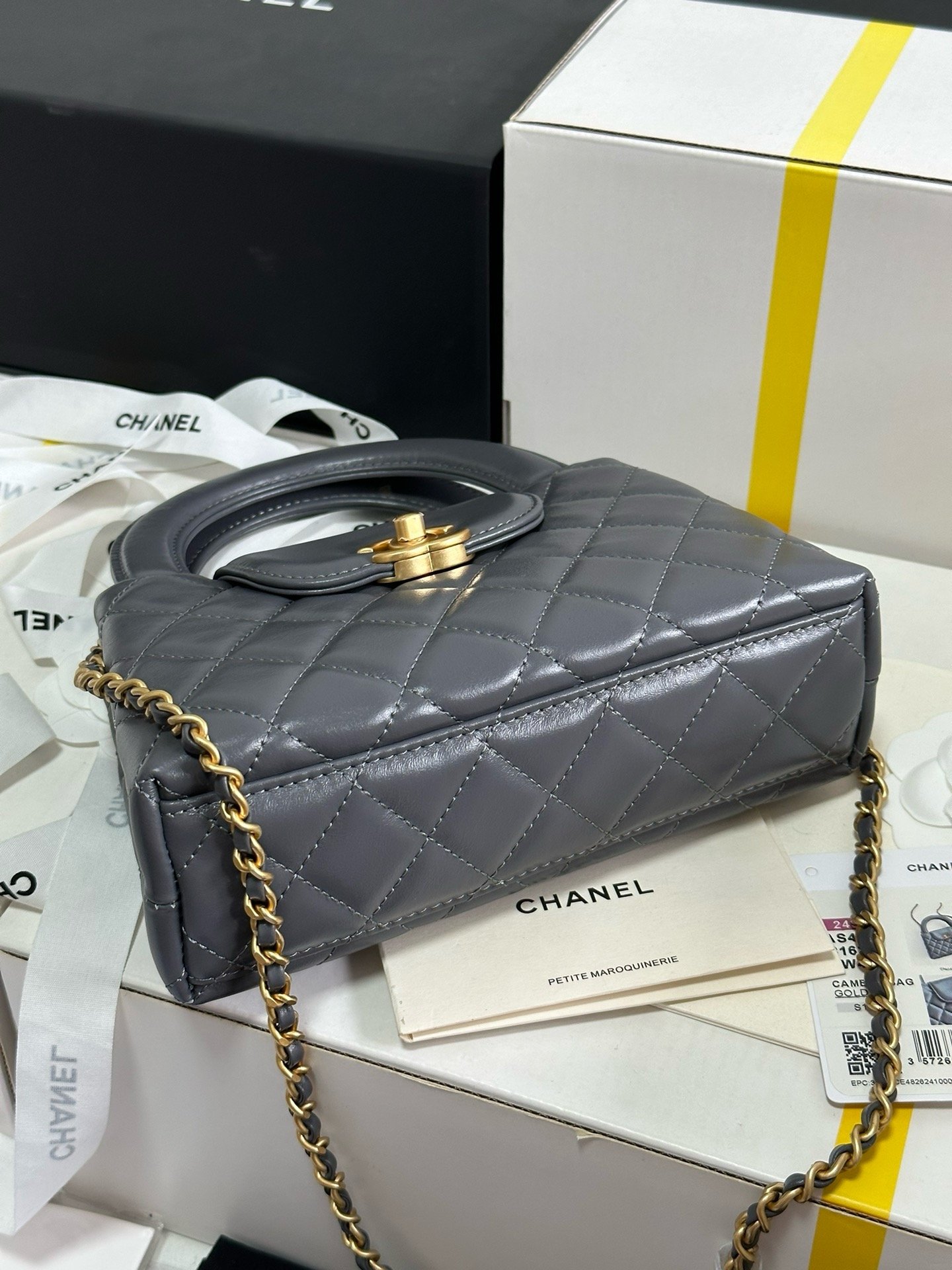 𝗖𝗵𝗮𝗻𝗲𝟭 𝟮𝟯𝗞 series 🖤 𝗞𝗲𝗹𝗹𝘆 portable chain bag large AS4416W880