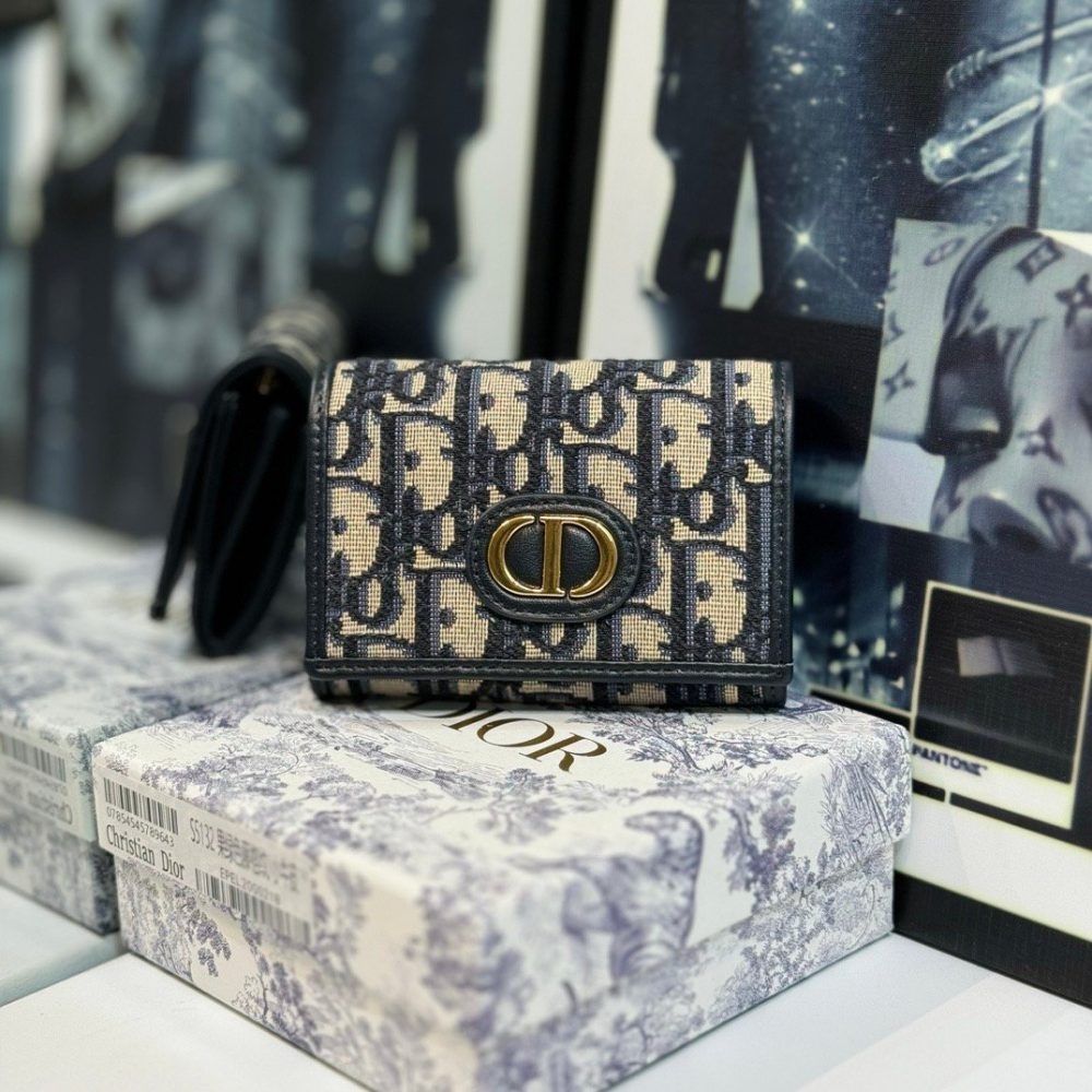 montaigne glycine wallet in blue oblique print fabric